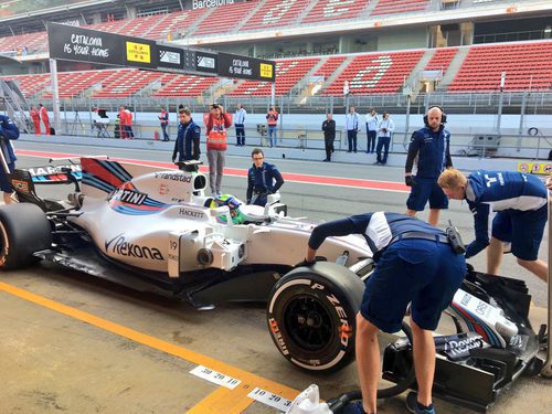 El Williams en su zona del pit-lane