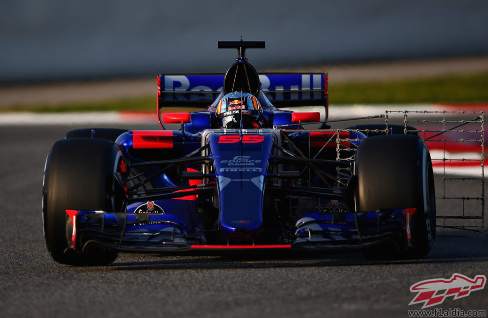 Carlos Sainz conduce el STR12