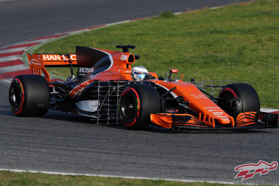 Fernando Alonso a los mandos del MCL32