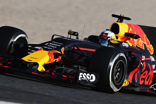 Daniel Ricciardo conduce el RB13 en la sesión vespertina