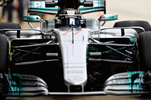 Valtteri Bottas en el pit lane