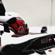 Magnussen en boxes por problemas en el Haas
