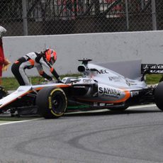 Esteban Ocon parado en pista