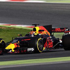 Max Verstappen rodando en Barcelona el martes