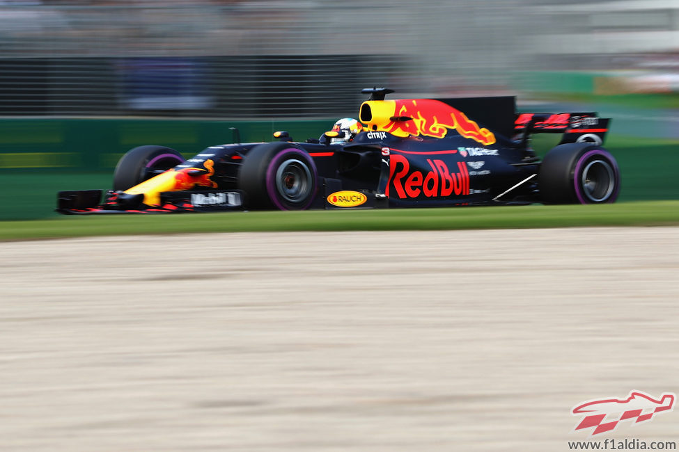 Daniel Ricciardo termina confiado el viernes en Australia