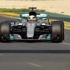 Lewis Hamilton empieza el fin de semana en cabeza