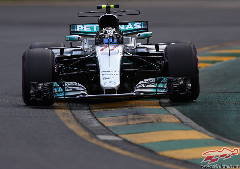 Valtteri Bottas en Melbourne con su W08