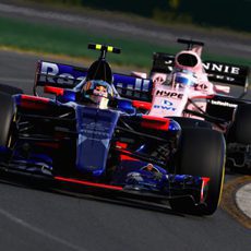 Carlos Sainz peleó con los Force India