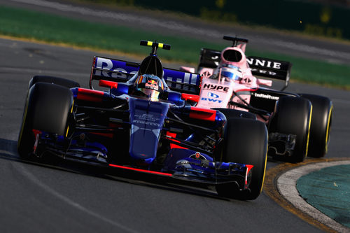 Carlos Sainz peleó con los Force India