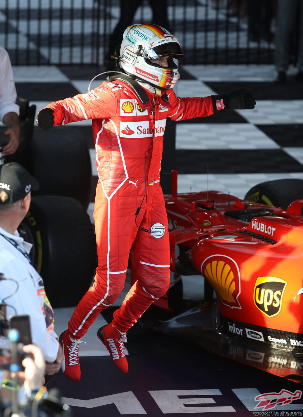 Sebastian Vettel, exultante tras su victoria en el GP de Australia