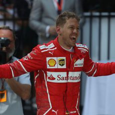 Un Vettel triunfante tras varios años de Ferrari sin ganar la primera prueba