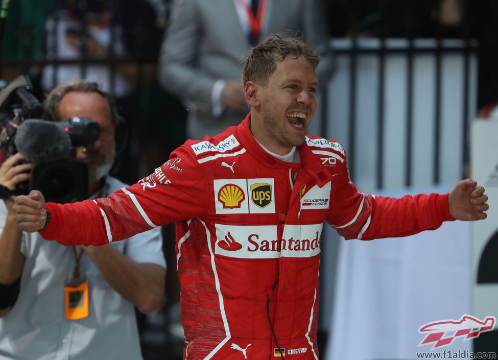 Un Vettel triunfante tras varios años de Ferrari sin ganar la primera prueba