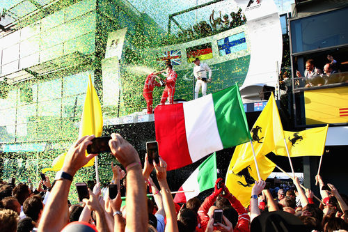 Celebración grandiosa en el podio tras meses sin F1