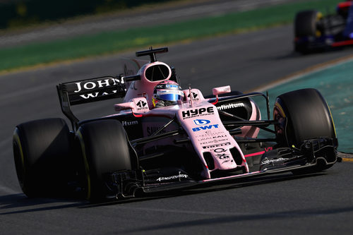 Sergio 'Checo' Pérez acabó séptimo, con Sainz pisándole los talones