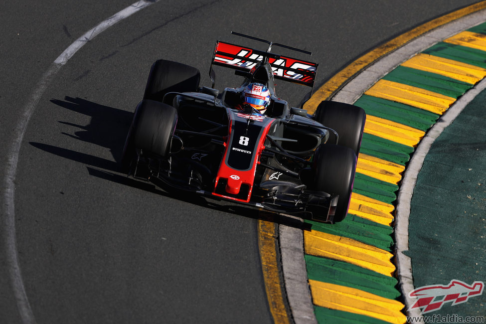 Romain Grosjean se ve obligado a abandonar en el GP de Australia