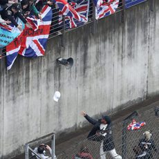 El británico repartió gorras firmadas