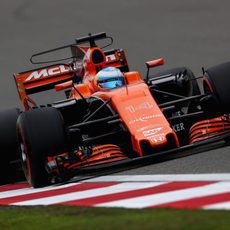 Alonso consiguió clasificar el 13º