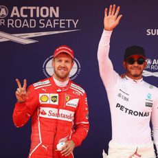 Vettel se metió entre los dos Mercedes