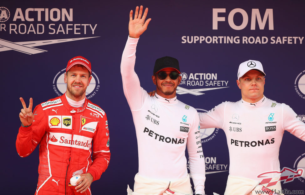 Vettel se metió entre los dos Mercedes