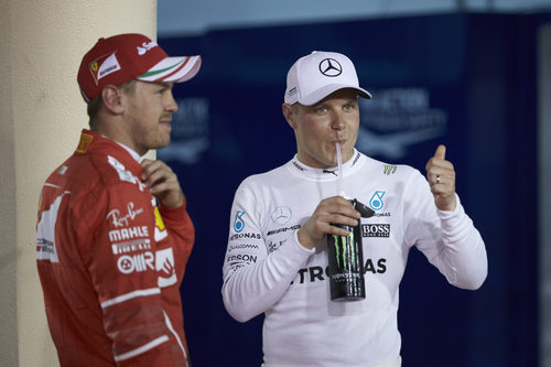 Bottas y Vettel se relajan tras la clasificación