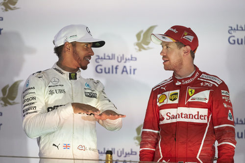 Sebastian Vettel y Lewis Hamilton juntos en el podio en Baréin