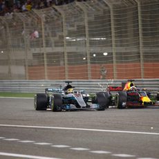 Lewis Hamilton adelanta a Daniel Ricciardo en Baréin