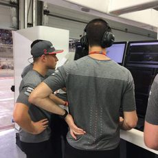 Stoffel Vandoorne animó desde el box durante el GP de Baréin