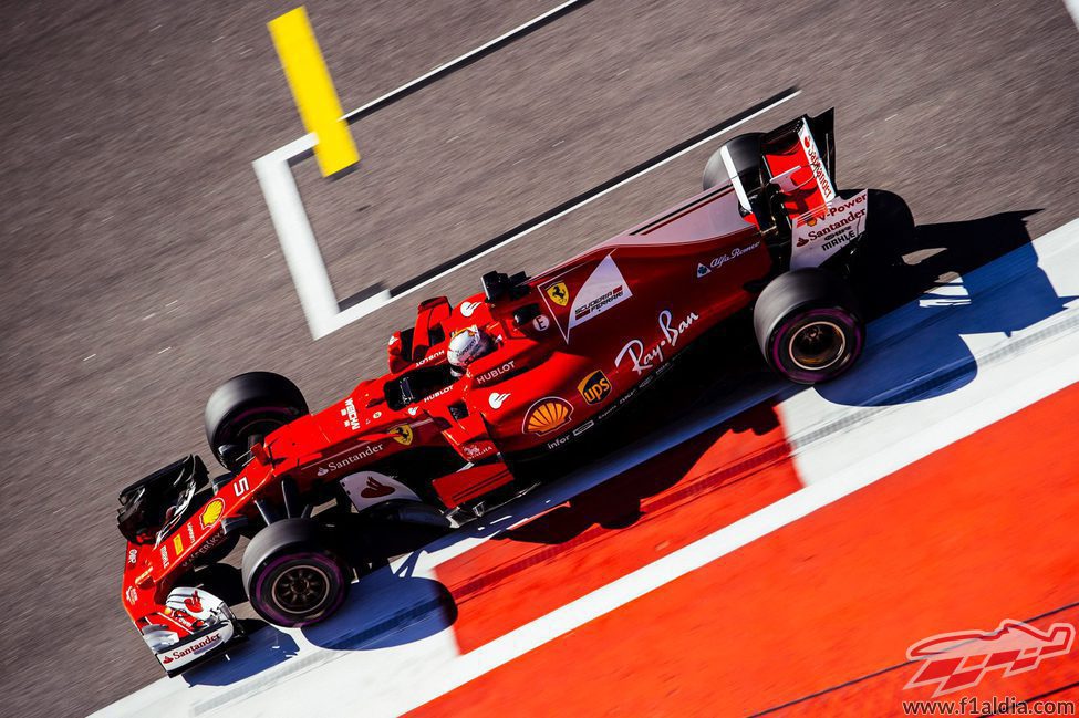 Sebastian Vettel completa el programa con Ferrari en Sochi
