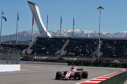 Esteban Ocon conduce el Force India en Sochi