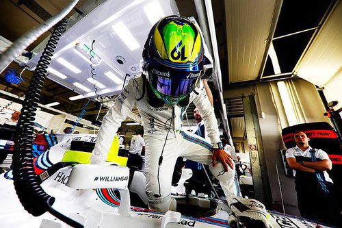 Felipe MAssa se sube al Williams en el box