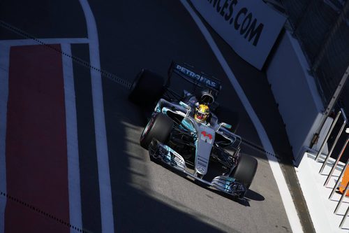 Lewis Hamilton se queda lejos de la pole en Sochi