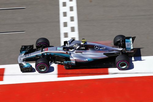 Valtteri Bottas cruza la meta en Sochi