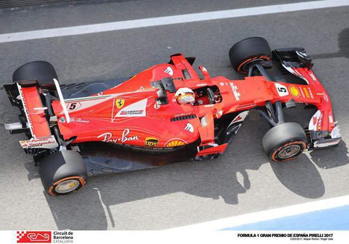 Sebastian Vettel rueda durante los libres en Barcelona