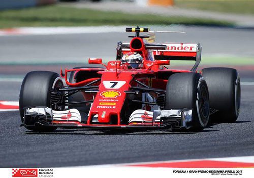 Kimi Räikkönen pilota el Ferrari en Montmeló