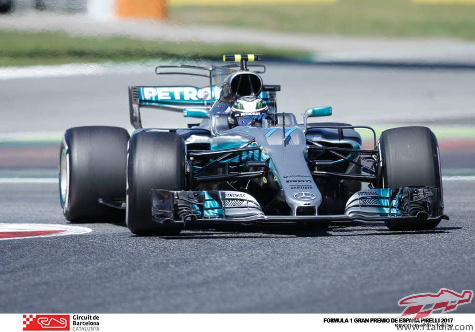 Mercedes y Valtteri Bottas trabajan en los entrenamientos