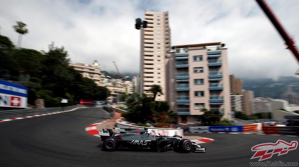 Kevin Magnussen en la antigua curva de Loews