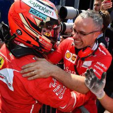 Kimi Räikkönen celebrando la pole