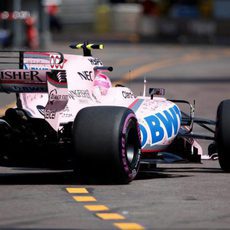 Esteban Ocon saliendo de su zona de boxes