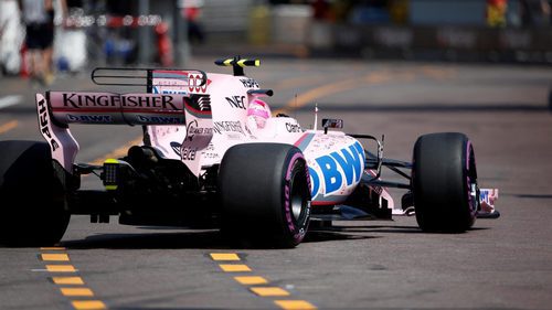 Esteban Ocon saliendo de su zona de boxes