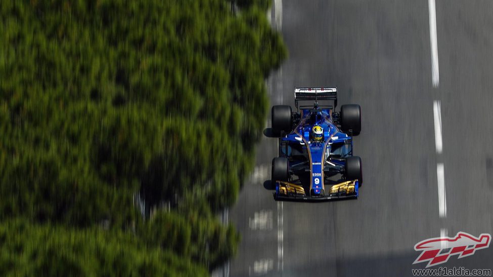 Marcus Ericsson bajo la flora monegasca