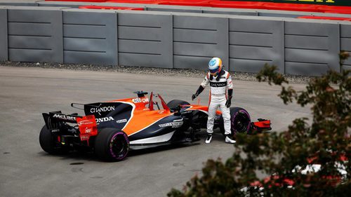 Fernando Alonso abandona tras un fallo hidráulico