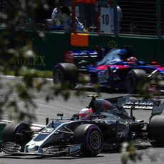 Sainz persigue a Magnussen en el circuito de Montreal