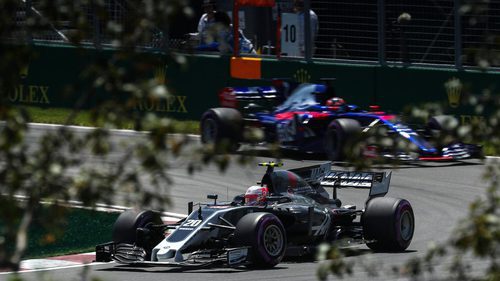 Sainz persigue a Magnussen en el circuito de Montreal