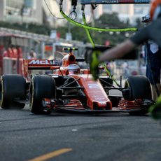 Stoffel Vandoorne regresando al garaje