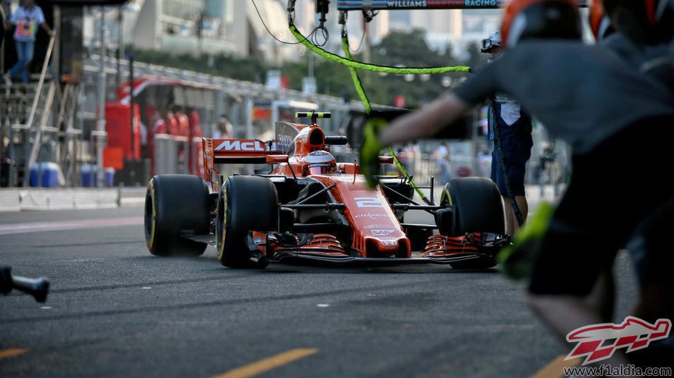 Stoffel Vandoorne regresando al garaje