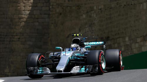 Valtteri Bottas rueda en el trazado de Bakú