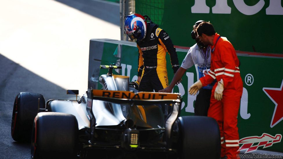 Jolyon Palmer se accidenta durante los Libres 2 de Bakú