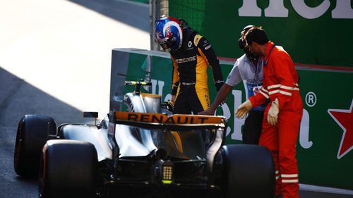 Jolyon Palmer se accidenta durante los Libres 2 de Bakú