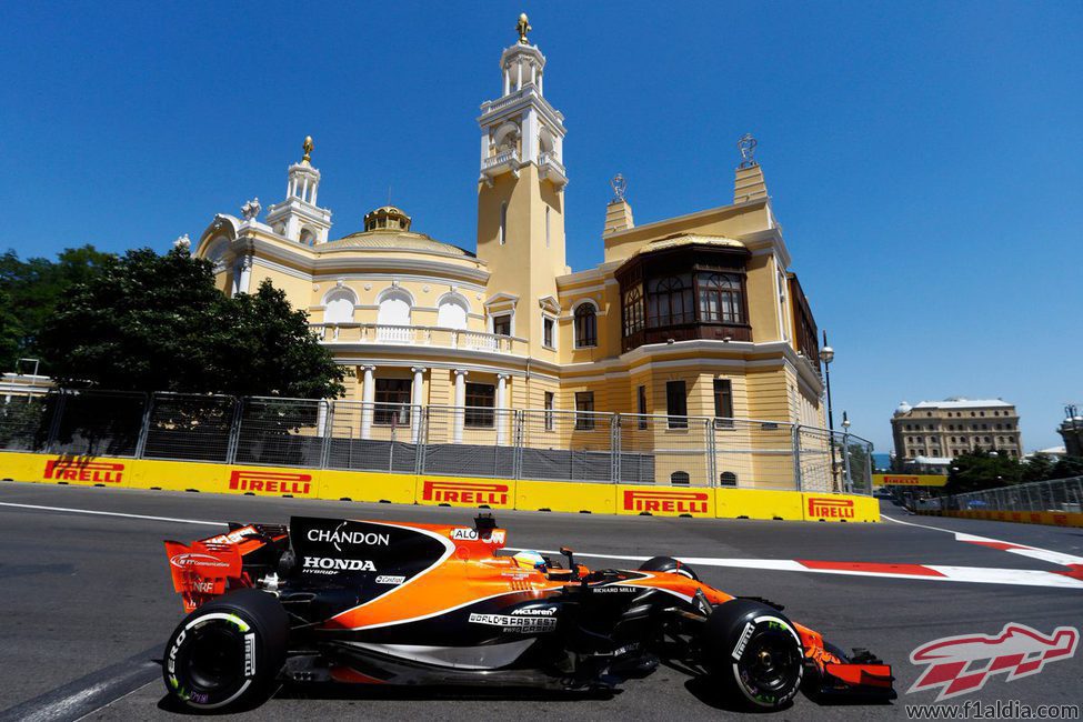 Fernando Alonso durante los Libres 3