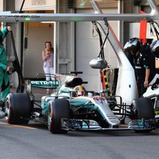 Lewis Hamilton, tras un pit-stop en Bakú